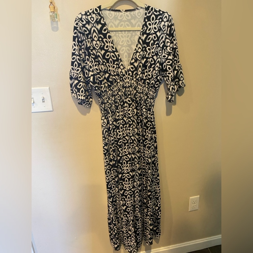Black and White Patterned Midi Dress​